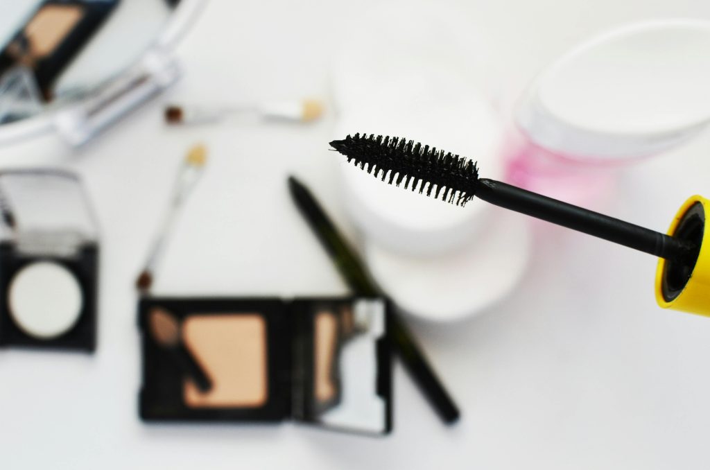 Can Mascara Make Your Eyelashes Fall Out?