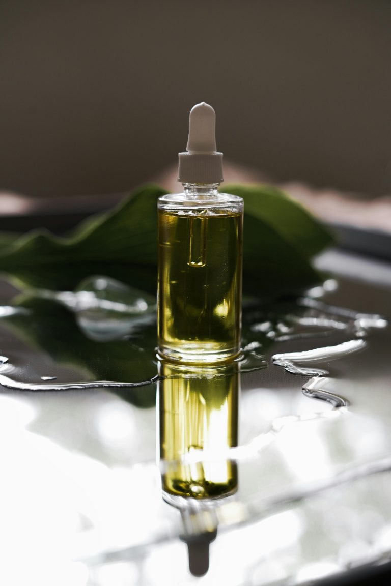 Eyelash Growth Oil for Natural and Thick Lashes