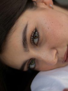 how to grow thicker lashes